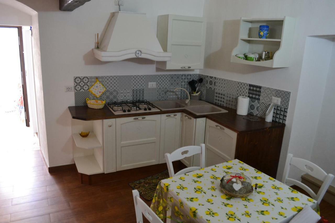 Le Case Di Titina Villa Мотола Екстериор снимка