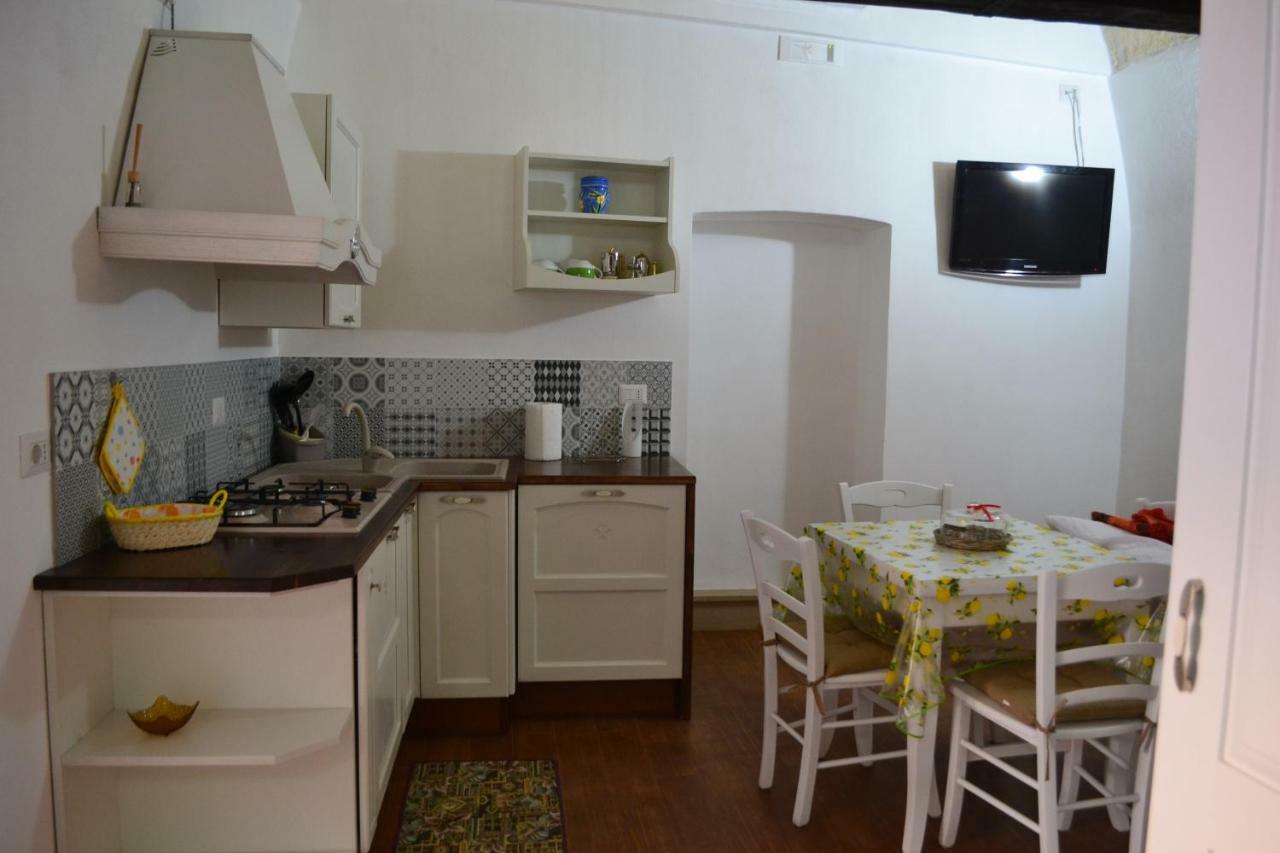 Le Case Di Titina Villa Мотола Екстериор снимка